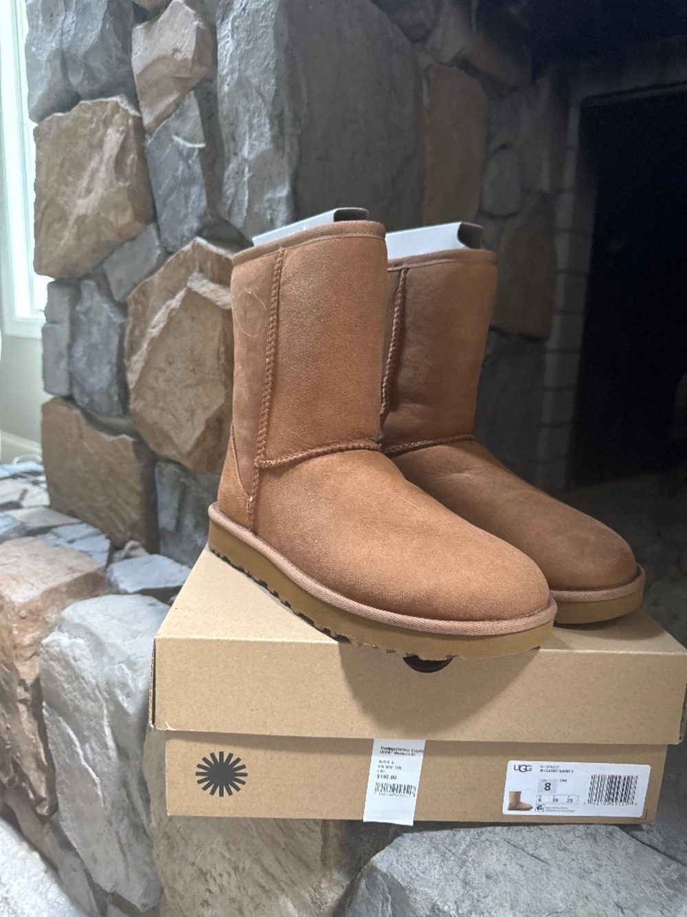 Women’s classic short UGG boot size 8 chestnut New with box originally 190